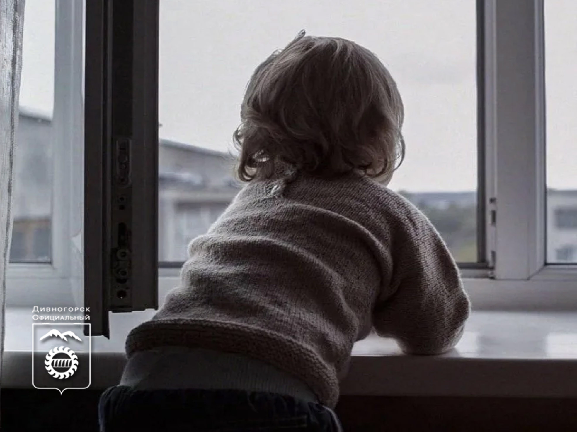 В России более 1000 детей ежегодно выпадают из окон квартир.