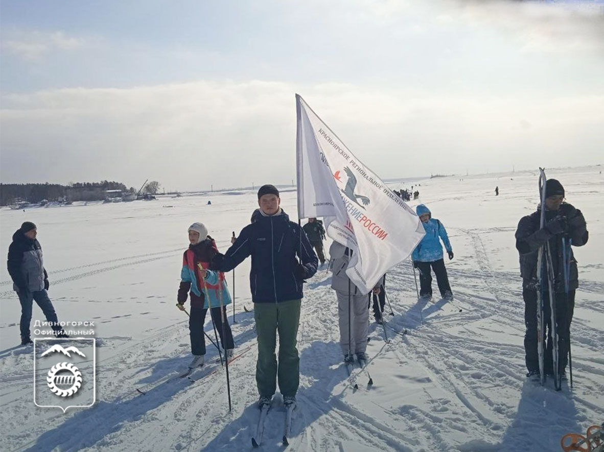 5 поисковиков из Дивногорска представляли Красноярский край на межрегиональном лыжном марафоне в Новосибирске.