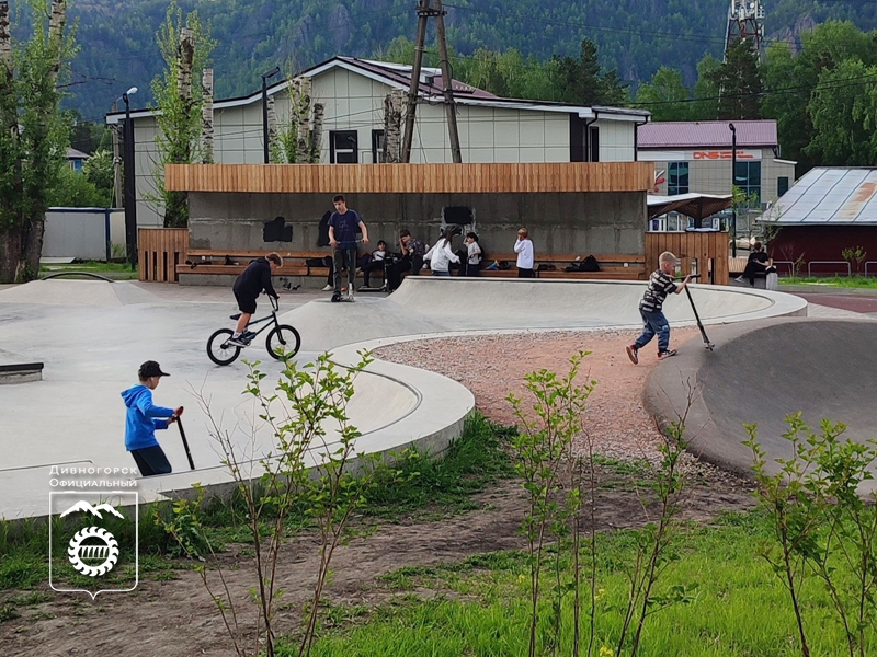 Летом одним из самых популярных мест среди городской молодежи становится скейт-парк.