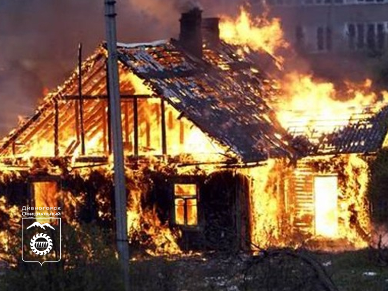 Из-за пожара в поселке Слизнево жители остались без крыши над головой.