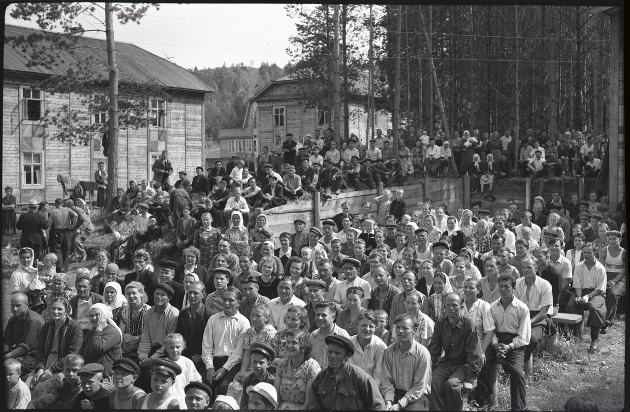 66 лет назад поселок Старый скит решено переименовать в Дивногорск.