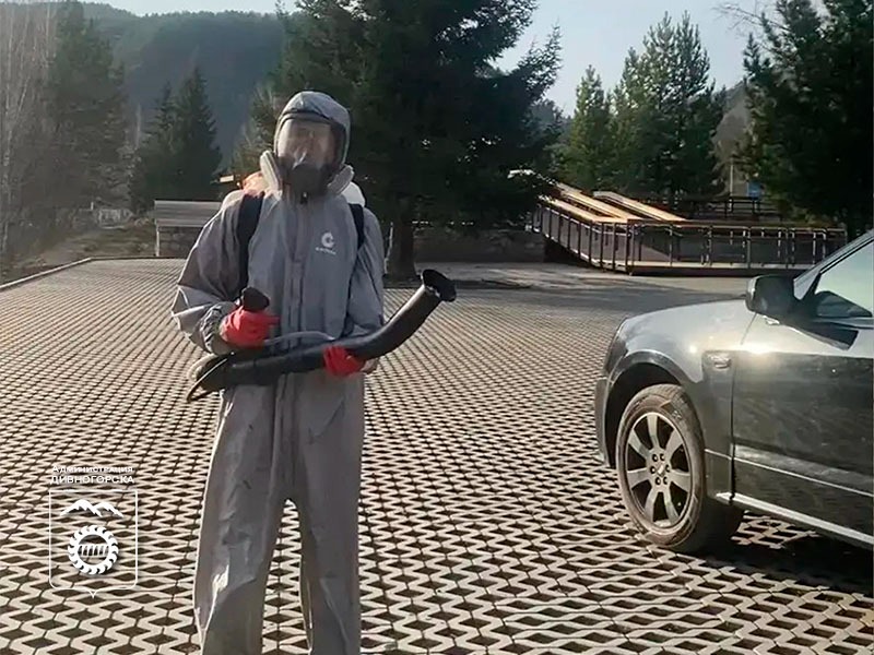 Городской округ город Дивногорск начали обрабатывать от клещей.