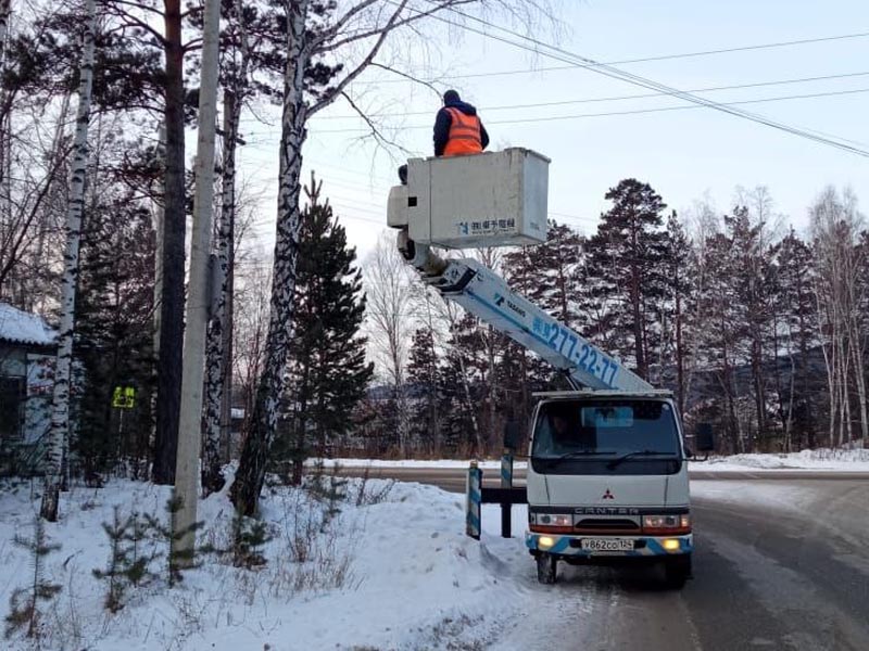 Мороз и метель не помешали восстановить уличное освещение на Чкалова.