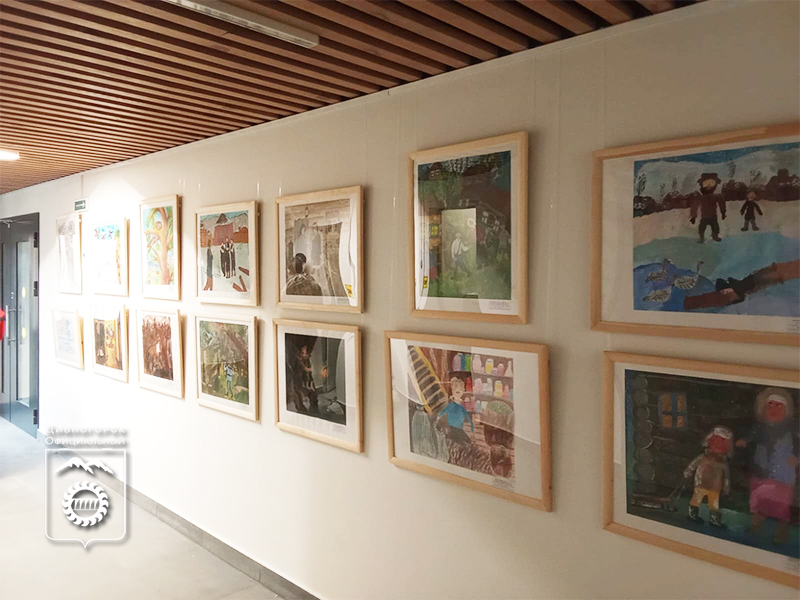 Работы учеников художественной школы украсили выставку в Национальном центре Виктора Астафьева.