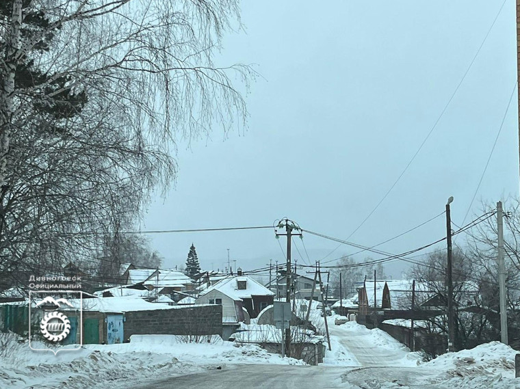Сегодня снегоуборочная техника работала в городе и поселках.