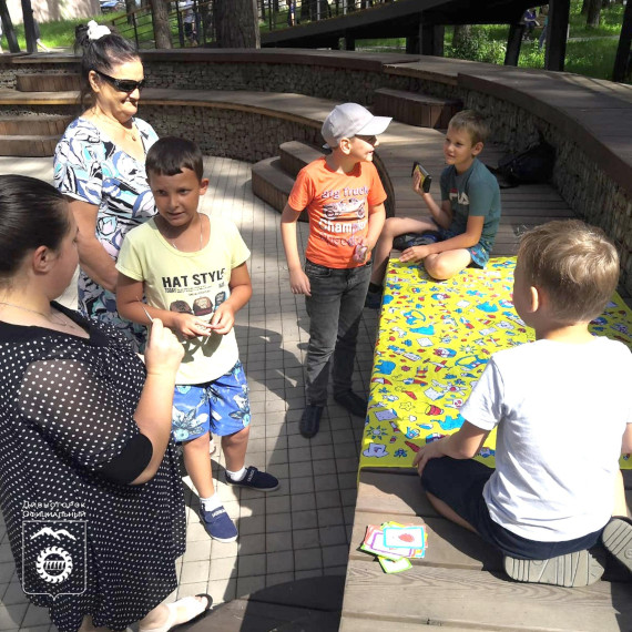 Смотрите, как весело детвора проводит время в Милицейском парке!.