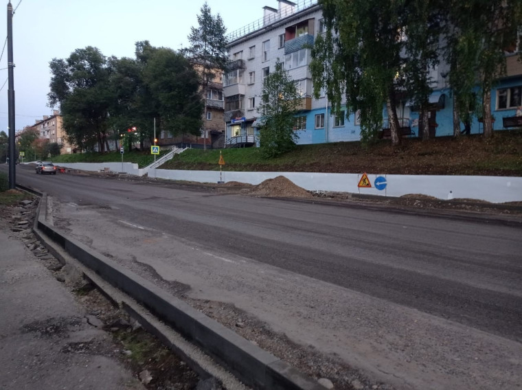 Дорожные работы на Комсомольской и нескольких проездах в Овсянке приостановлены.